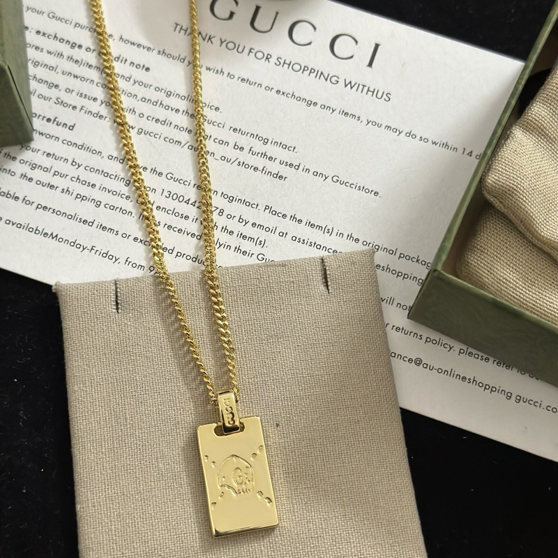 G*u*i necklaces